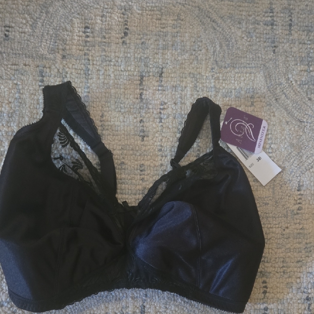 Aviana Black Lace Bra with V-Neck Design